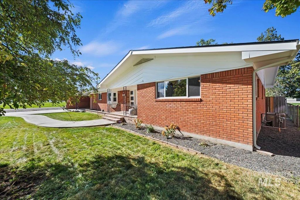 523 S State St, Nampa, ID 83686 photo 3