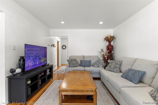 3927 Monroe Street, Dearborn Heights, MI 48125