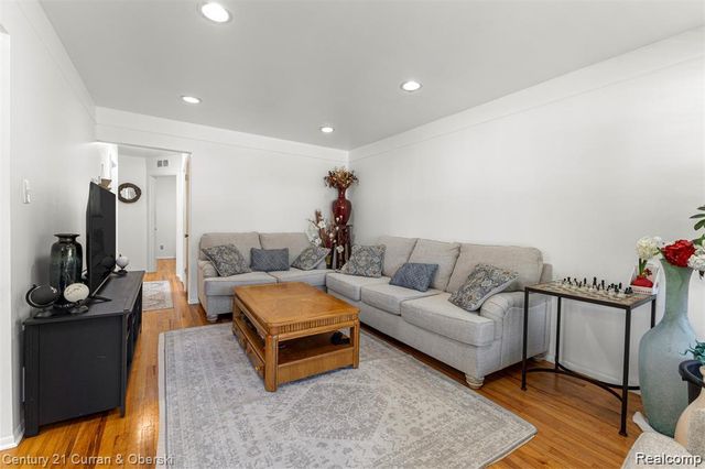 3927 Monroe Street, Dearborn Heights, MI 48125