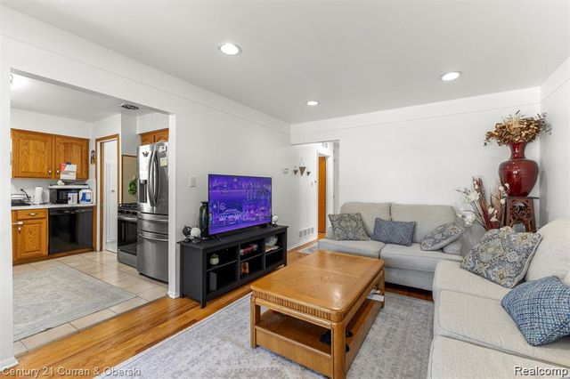 3927 Monroe Street, Dearborn Heights, MI 48125