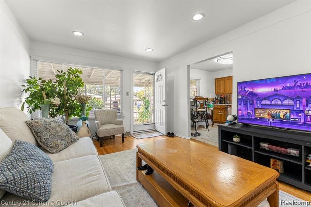 3927 Monroe Street, Dearborn Heights, MI 48125