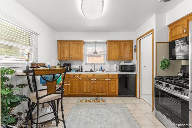 3927 Monroe Street, Dearborn Heights, MI 48125