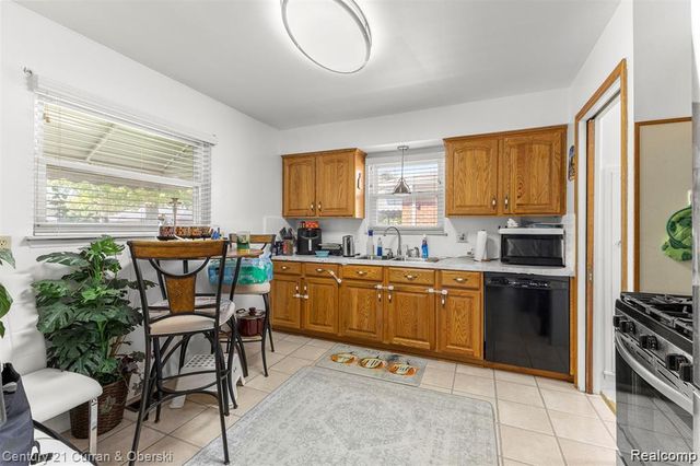 3927 Monroe Street, Dearborn Heights, MI 48125