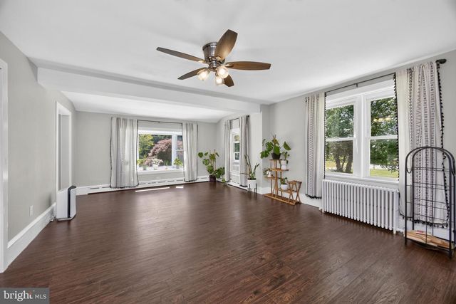 11 MORRIS LN, Coatesville, PA 19320