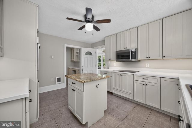 11 MORRIS LN, Coatesville, PA 19320