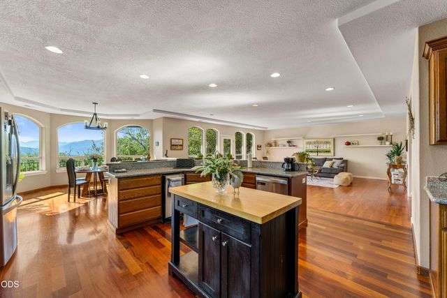 1921 NW Crown Street, Grants Pass, OR 97526