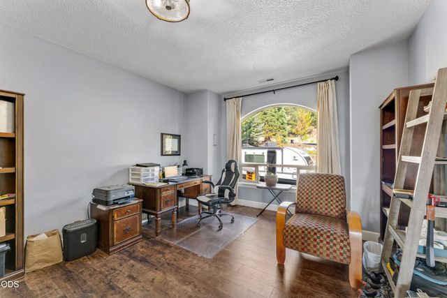 1921 NW Crown Street, Grants Pass, OR 97526