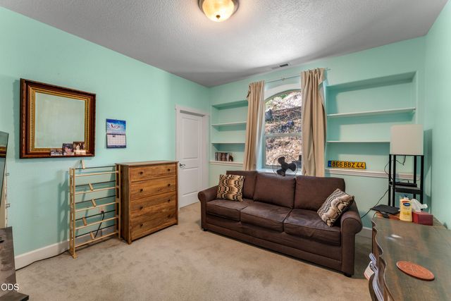 1921 NW Crown Street, Grants Pass, OR 97526