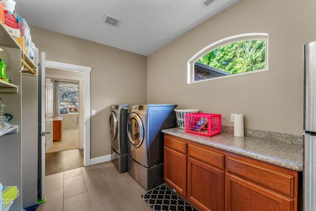 1921 NW Crown Street, Grants Pass, OR 97526