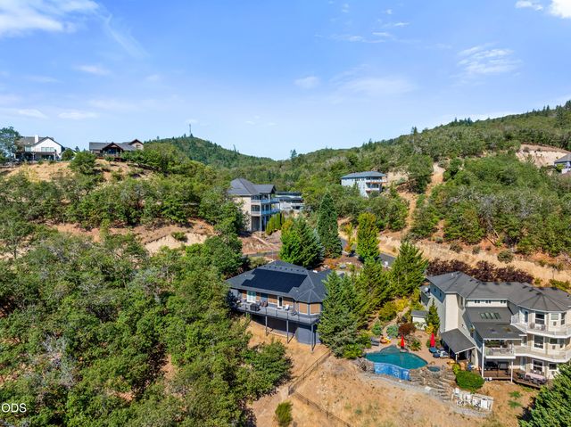 1921 NW Crown Street, Grants Pass, OR 97526
