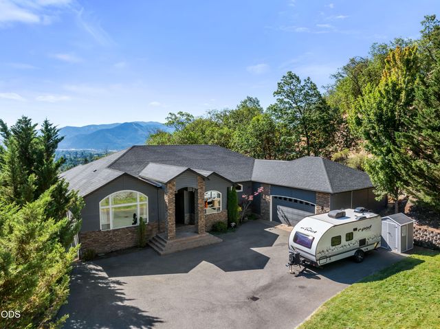 1921 NW Crown Street, Grants Pass, OR 97526