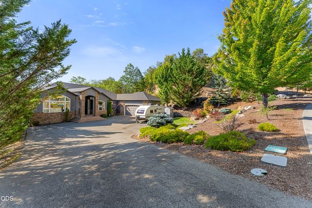 1921 NW Crown Street, Grants Pass, OR 97526