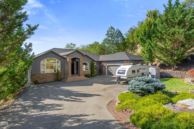 1921 NW Crown Street, Grants Pass, OR 97526