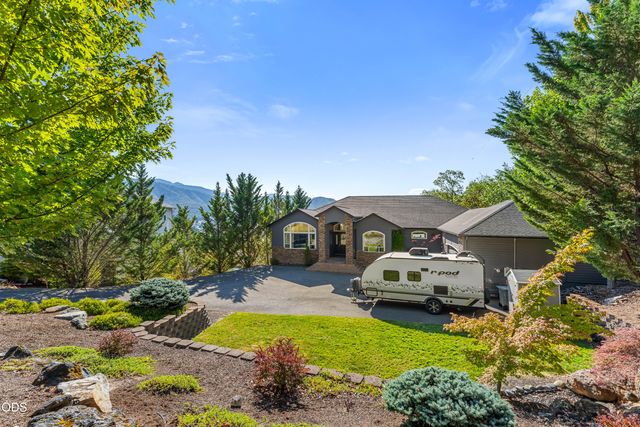 1921 NW Crown Street, Grants Pass, OR 97526