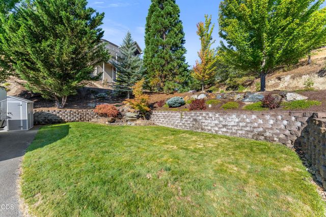 1921 NW Crown Street, Grants Pass, OR 97526