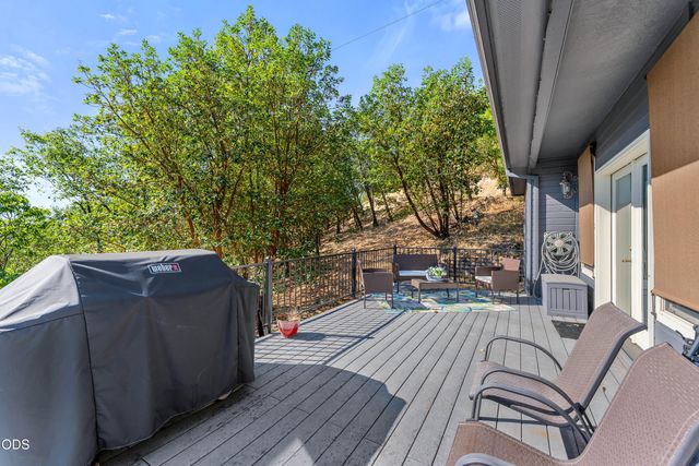 1921 NW Crown Street, Grants Pass, OR 97526