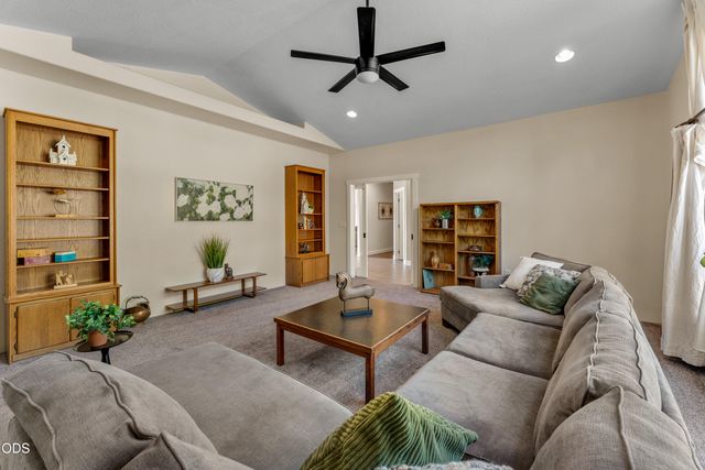 1921 NW Crown Street, Grants Pass, OR 97526
