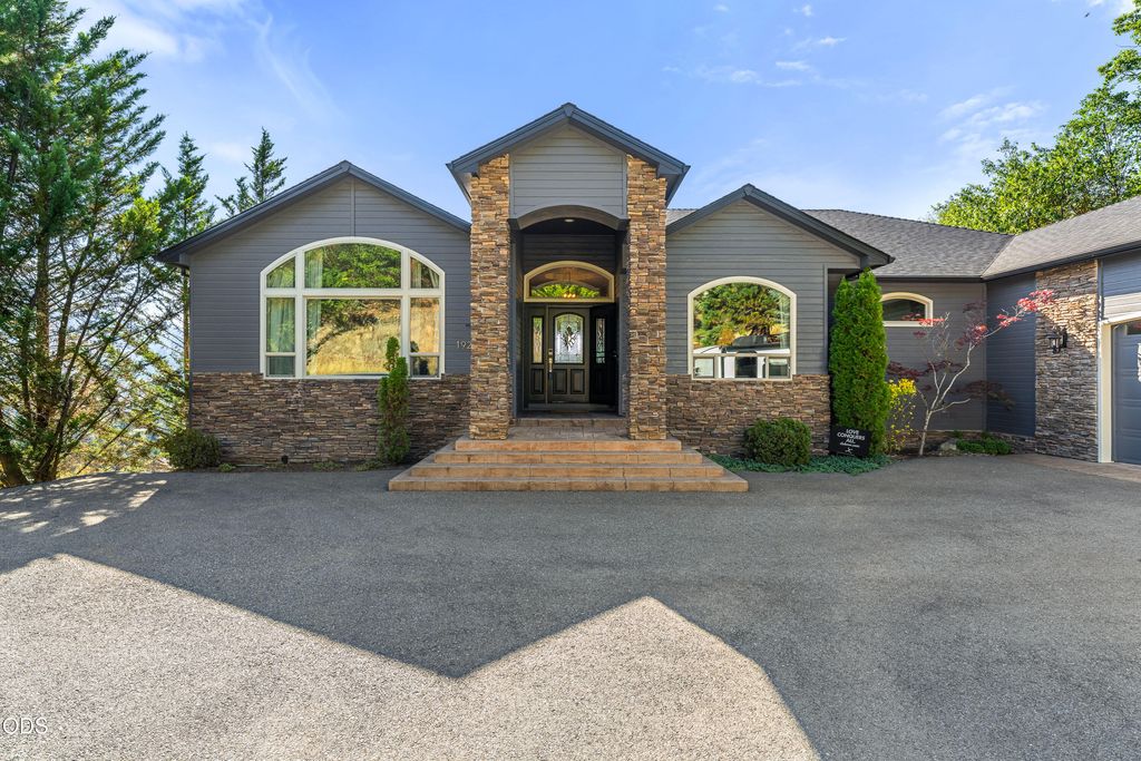 1921 NW Crown Street, Grants Pass, OR 97526