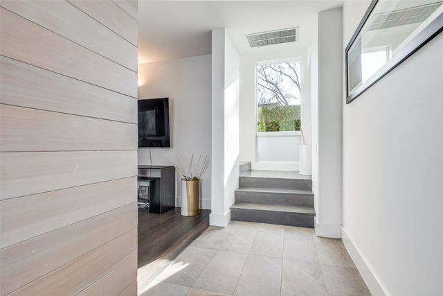 2412 Laneri Avenue, Dallas, TX 75206