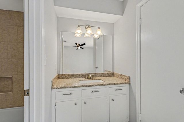 10654 Hazelhurst Drive 28, Houston, TX 77043