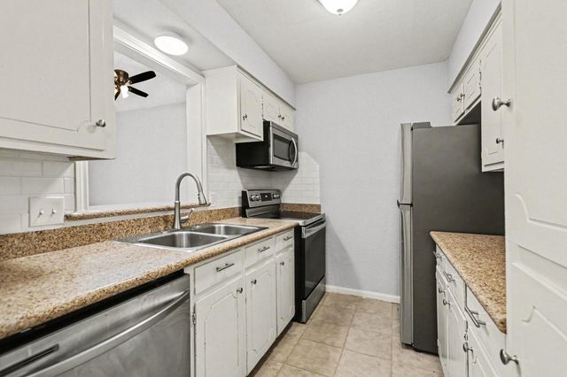 10654 Hazelhurst Drive 28, Houston, TX 77043