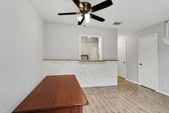 10654 Hazelhurst Drive 28, Houston, TX 77043