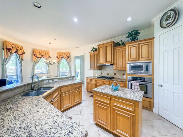 2305 Delta Bridge Drive, Pearland, TX 77584