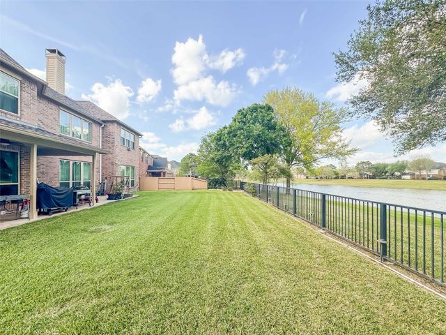 2305 Delta Bridge Drive, Pearland, TX 77584