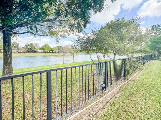 2305 Delta Bridge Drive, Pearland, TX 77584