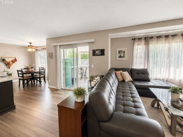 125 W FAIRFIELD St, Gladstone, OR 97027