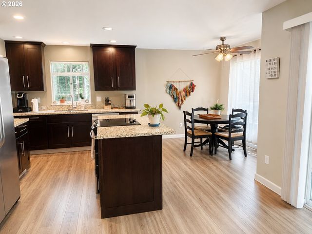 125 W FAIRFIELD St, Gladstone, OR 97027