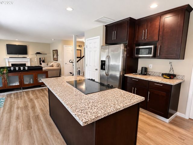 125 W FAIRFIELD St, Gladstone, OR 97027