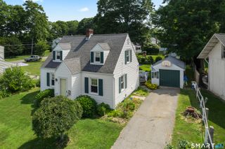 16 Lynde Street, Old Saybrook, CT 06475