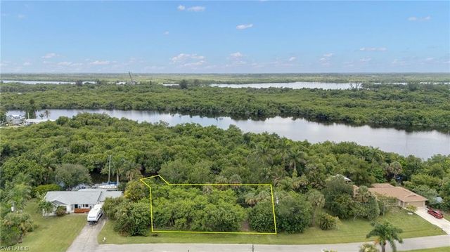 315 Shore DR, Fort Myers, FL 33905