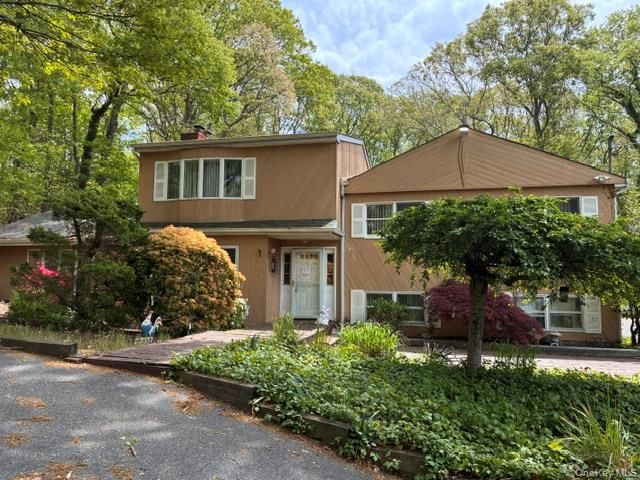 80 Alpine Way, South Huntington, NY 11746