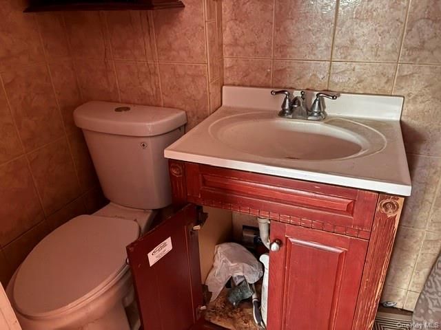 80 Alpine Way, South Huntington, NY 11746