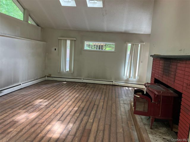 80 Alpine Way, South Huntington, NY 11746