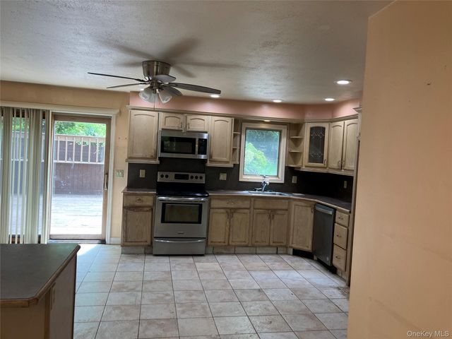 80 Alpine Way, South Huntington, NY 11746
