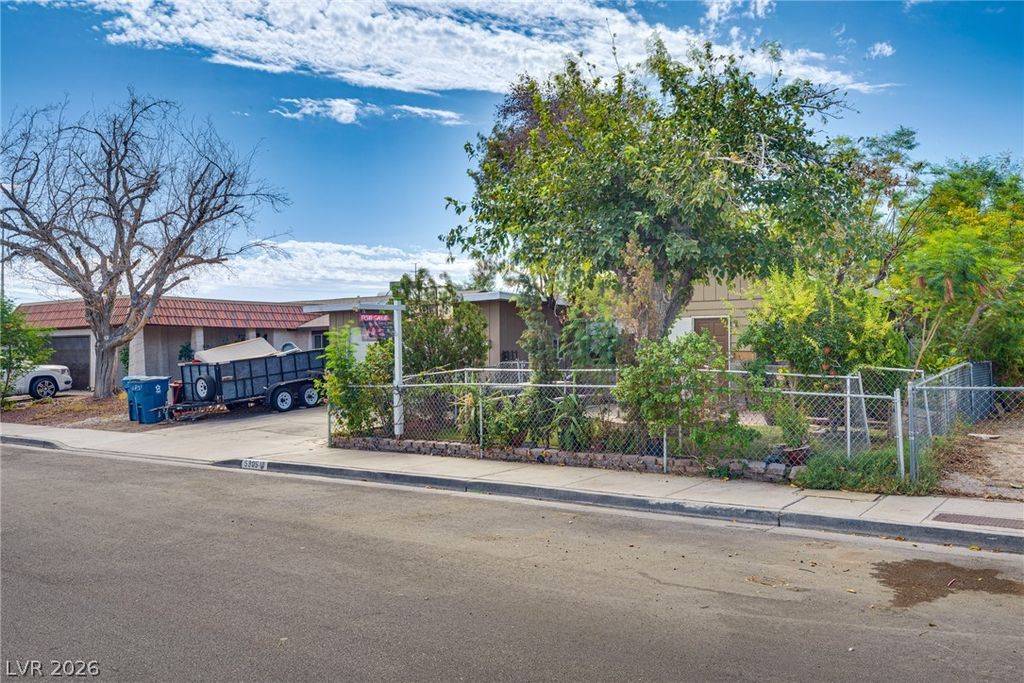5305 Camden Avenue, Las Vegas, NV 89122 — photo 3