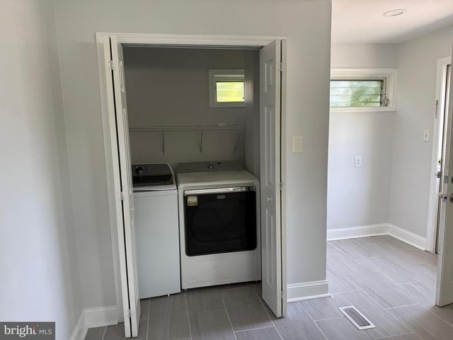 192 BISHOP AVE, West Berlin, NJ 08091