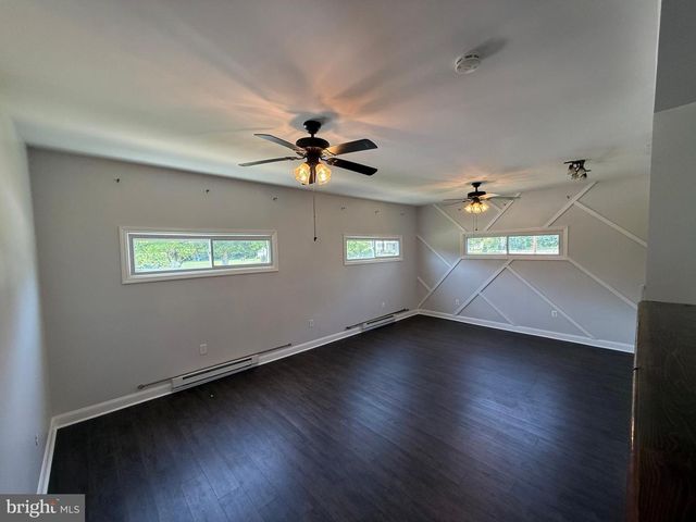 192 BISHOP AVE, West Berlin, NJ 08091