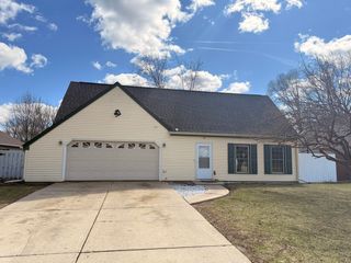 215 Fernwood Road, Montgomery, IL 60538
