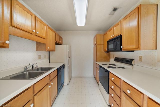 3976 Westridge Meadow Circle, Clemmons, NC 27012