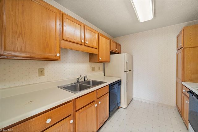 3976 Westridge Meadow Circle, Clemmons, NC 27012