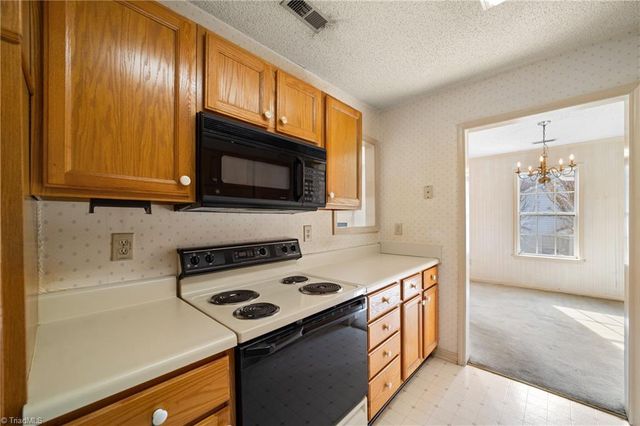 3976 Westridge Meadow Circle, Clemmons, NC 27012