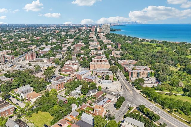 7918 S South Shore Drive, Chicago, IL 60617