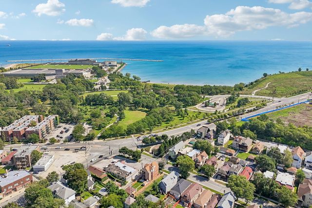 7918 S South Shore Drive, Chicago, IL 60617