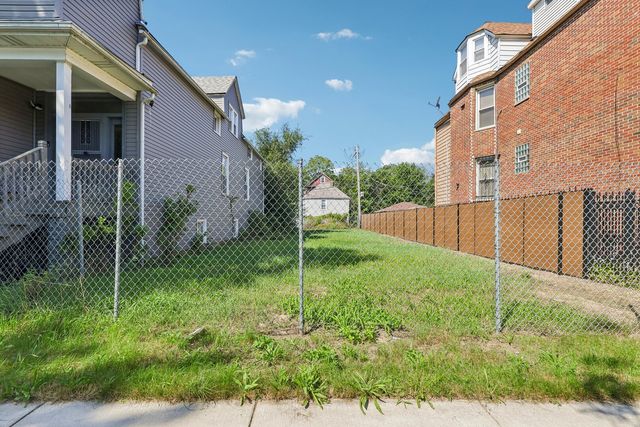7918 S South Shore Drive, Chicago, IL 60617