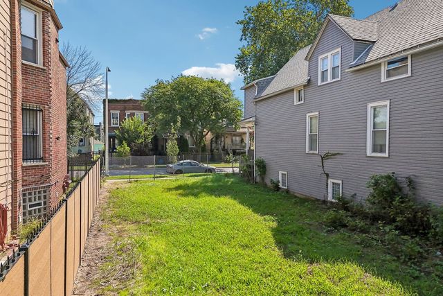 7918 S South Shore Drive, Chicago, IL 60617