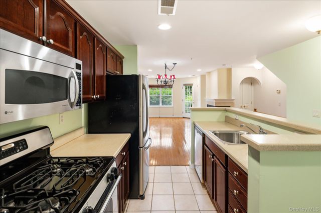 414 Highridge Court, Peekskill, NY 10566